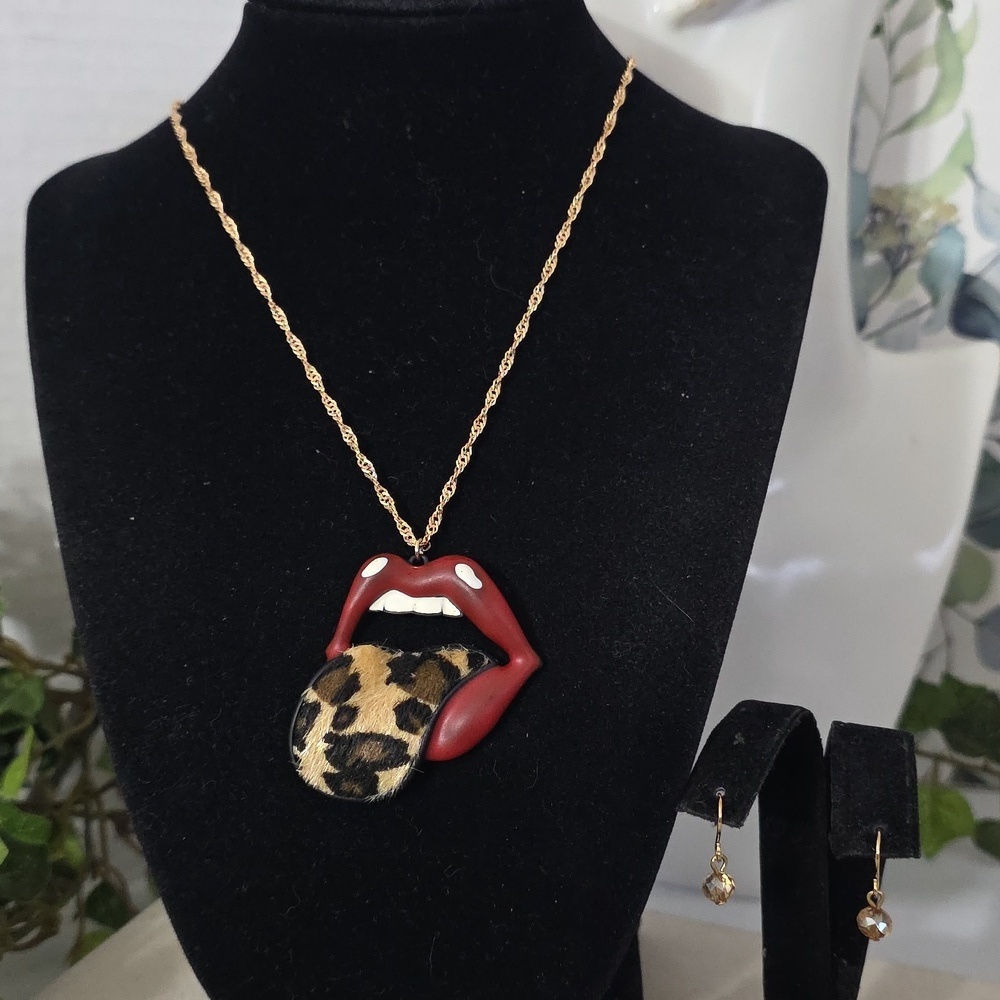 Metal Open Lips with Animal Print Tongue Pendant Necklace Earrings Set